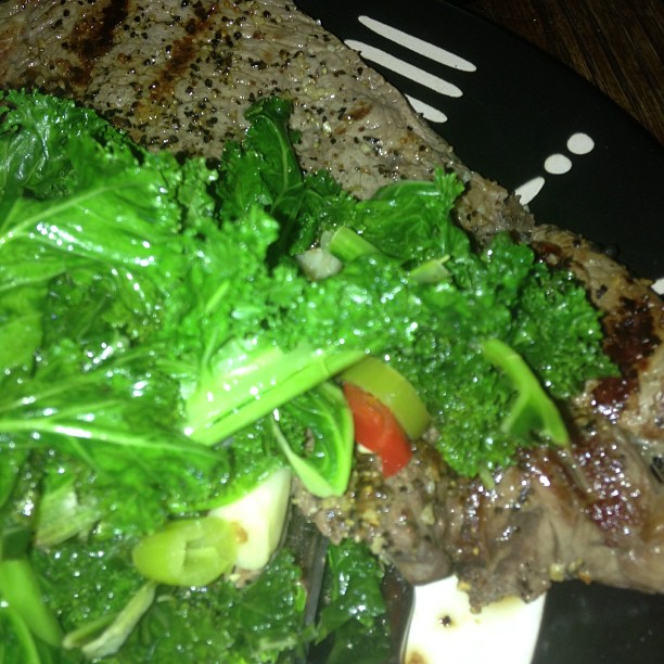 Steak with kale, chilli & garlic