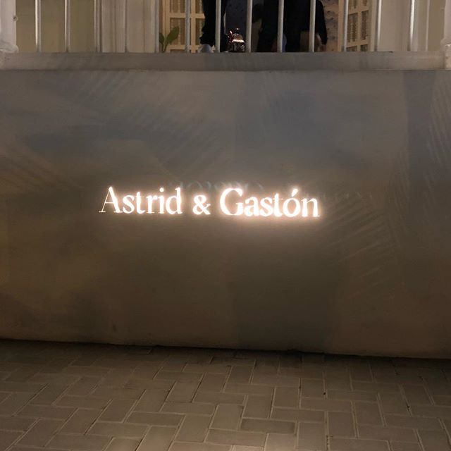 Astrid y Gaston main entrance